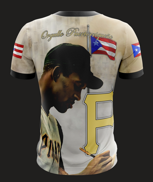 Roberto Clemente T-shirt with 'Orgullo Puertorriqueño' text, Pittsburgh Pirates uniform number 21, baseball bat graphic, and Puerto Rican flags on beige background, ideal for baseball fans in 2025.