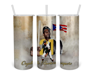 Set of three tumblers featuring Roberto Clemente in a Pittsburgh Pirates uniform with number 21, Puerto Rican flag, and 'Orgullo Puertorriqueño' text, ideal for fans in 2025.
